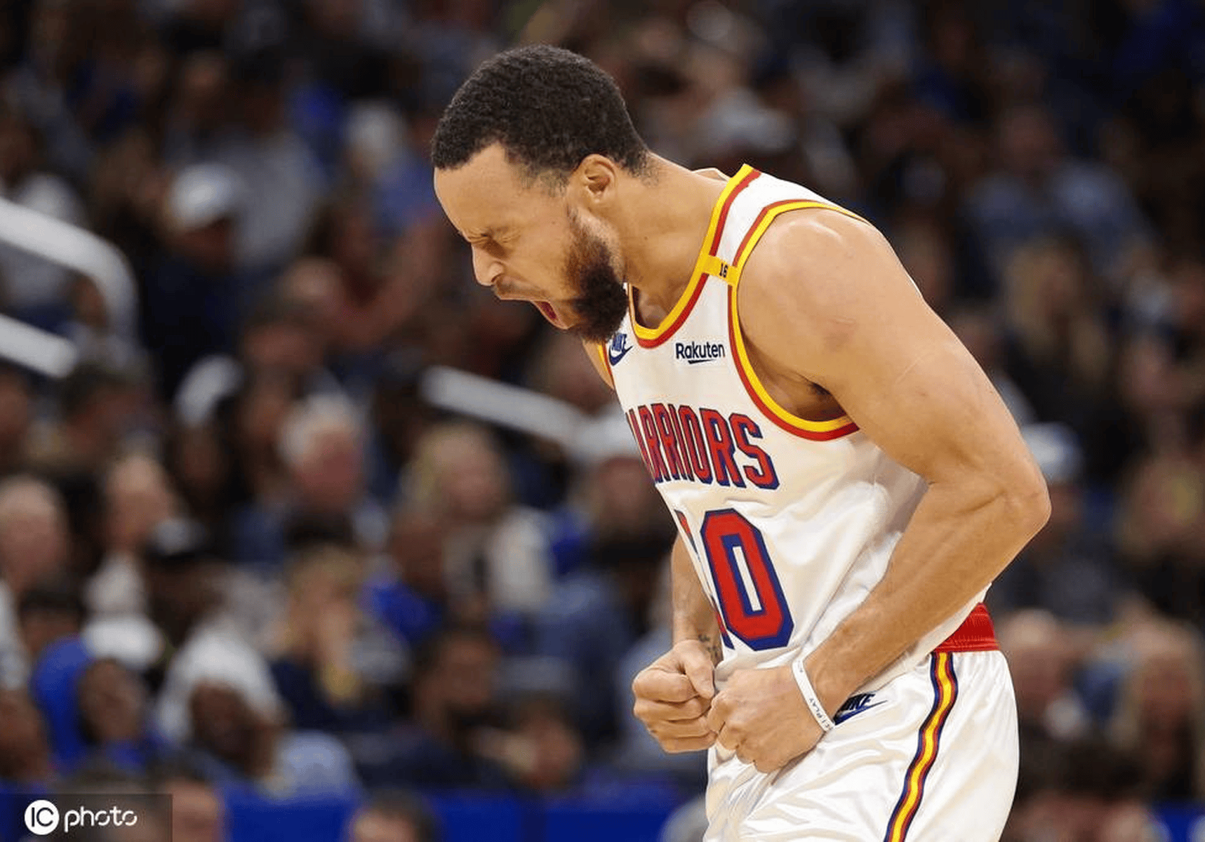 包含2016年季后赛第七场：库里的“远距离绝杀”点燃全场！的词条