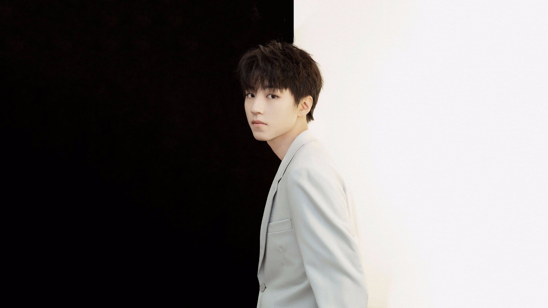 乐鱼官方登录入口-西甲：巴萨4-1完胜埃瓦尔，莱万表现抢眼，西甲_巴萨主场3-0完胜莱万特