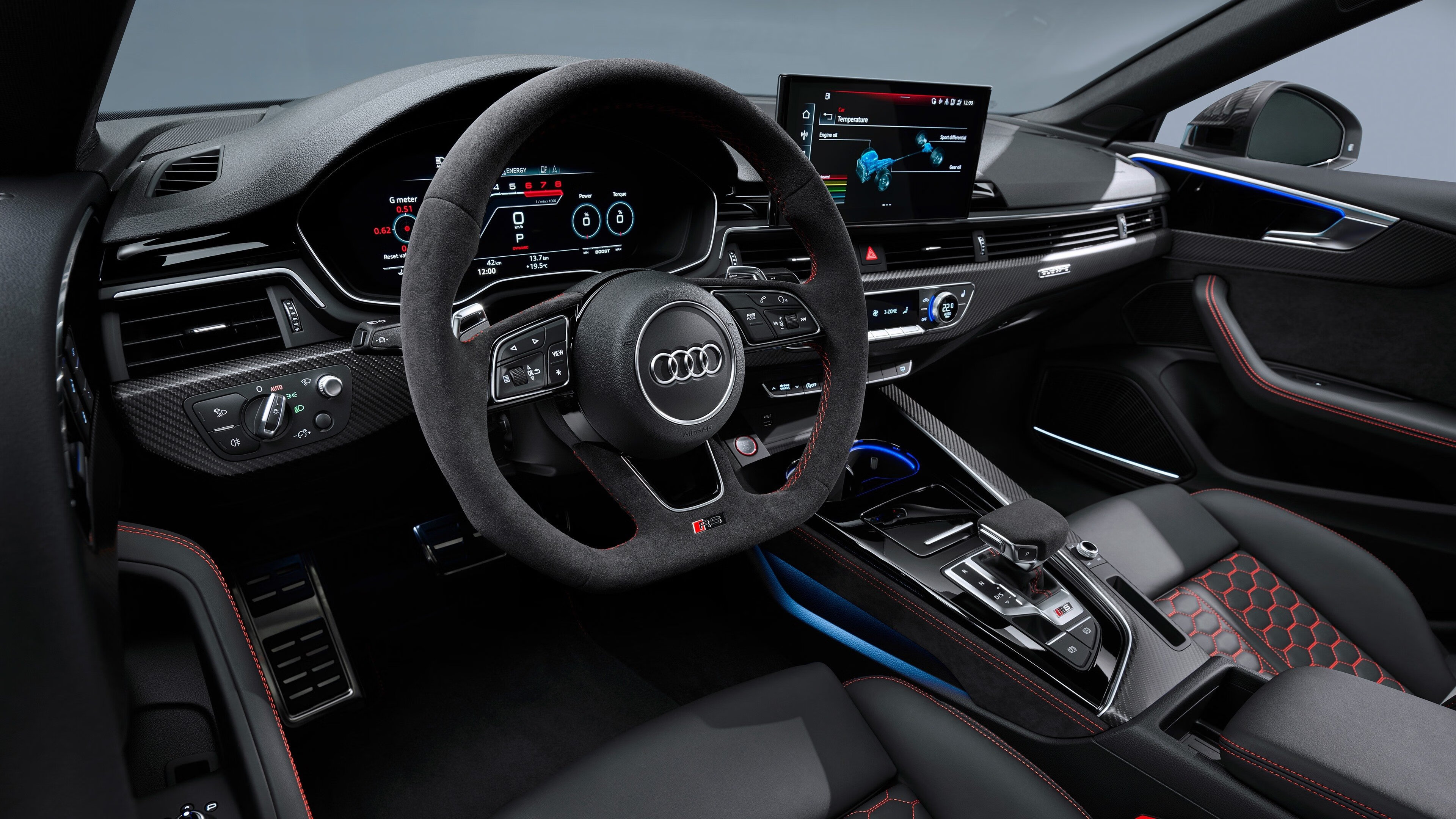 广东队保持联动防守形成压迫式包夹战术