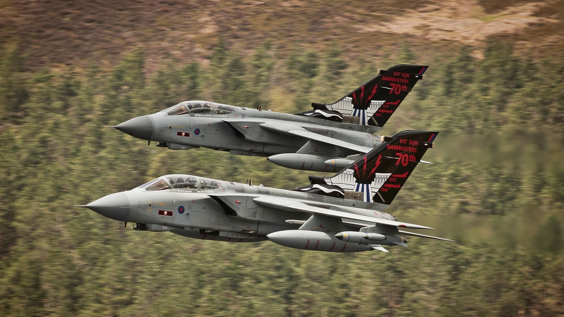 简:他的跑位无懈可击,频繁给对方防线制造麻烦